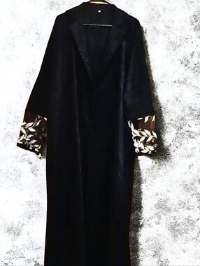 Black Abaya with Embroidered White Decorative Print Cuffs in Size Large